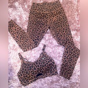 NIKE NWOT glittered cheetah printed workout set sports bra and leggings